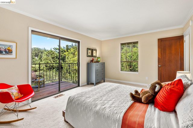 6909 Exeter Dr, Oakland, CA 94611