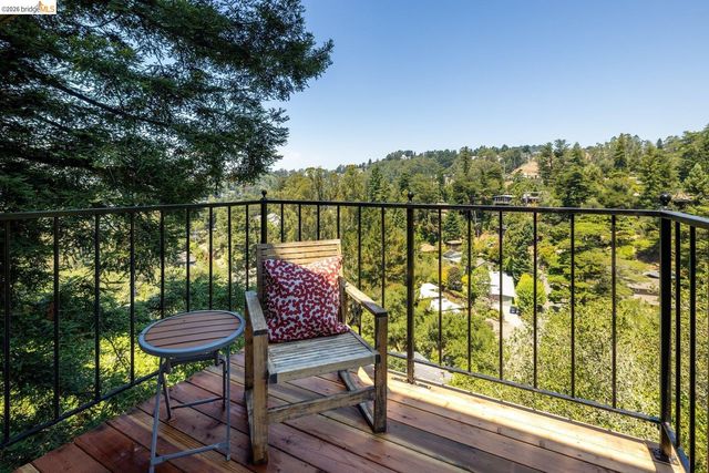 6909 Exeter Dr, Oakland, CA 94611