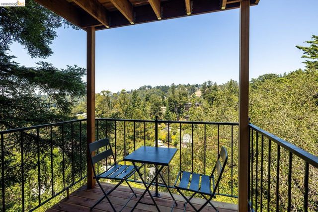 6909 Exeter Dr, Oakland, CA 94611