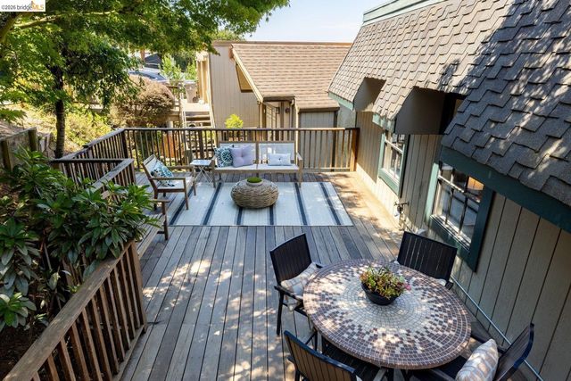 6909 Exeter Dr, Oakland, CA 94611