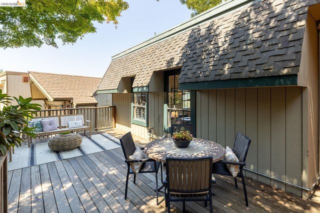 6909 Exeter Dr, Oakland, CA 94611