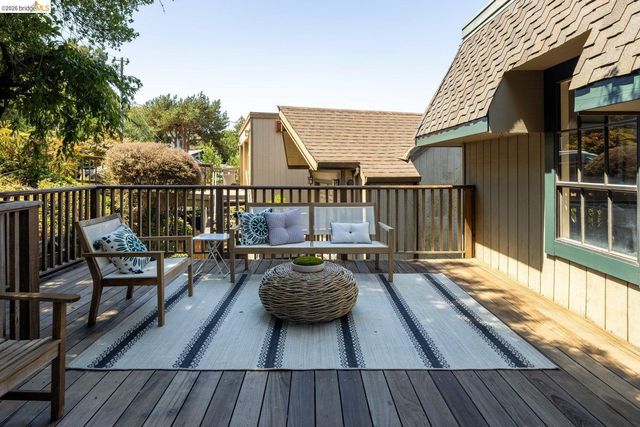 6909 Exeter Dr, Oakland, CA 94611