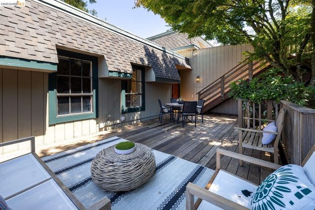 6909 Exeter Dr, Oakland, CA 94611