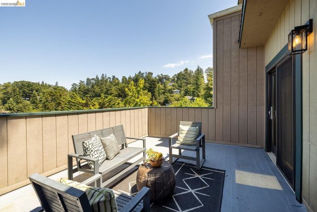 6909 Exeter Dr, Oakland, CA 94611