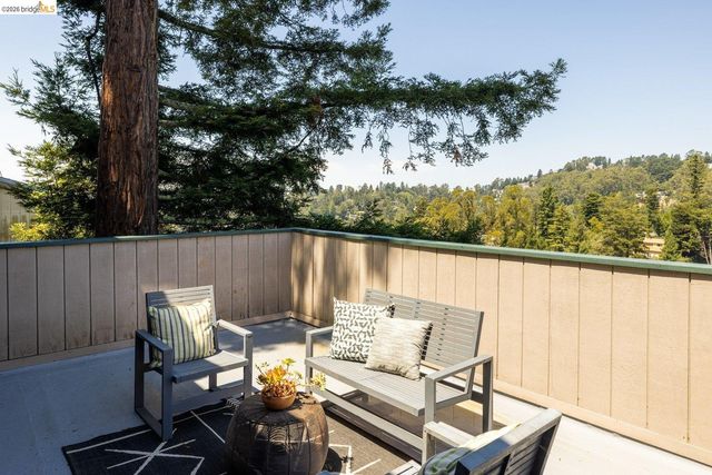 6909 Exeter Dr, Oakland, CA 94611