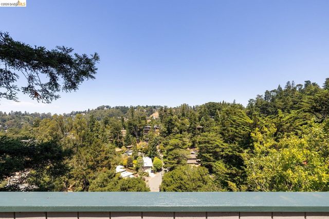 6909 Exeter Dr, Oakland, CA 94611