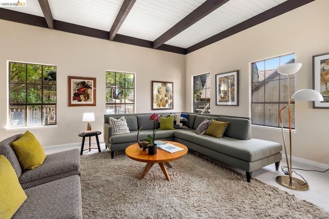 6909 Exeter Dr, Oakland, CA 94611