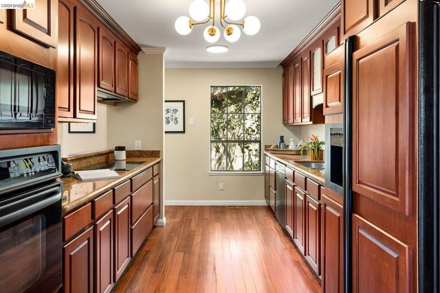 6909 Exeter Dr, Oakland, CA 94611