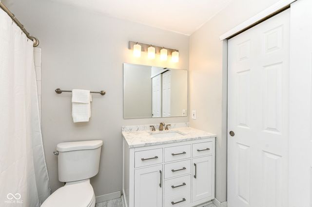 7200 Woodgate Drive, Fishers, IN 46038