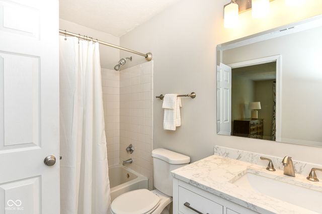 7200 Woodgate Drive, Fishers, IN 46038