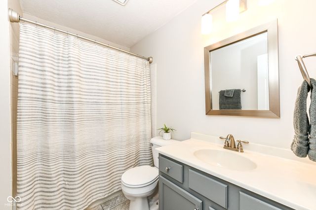 7200 Woodgate Drive, Fishers, IN 46038