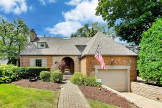 220 Northwood Road, Riverside, IL 60546
