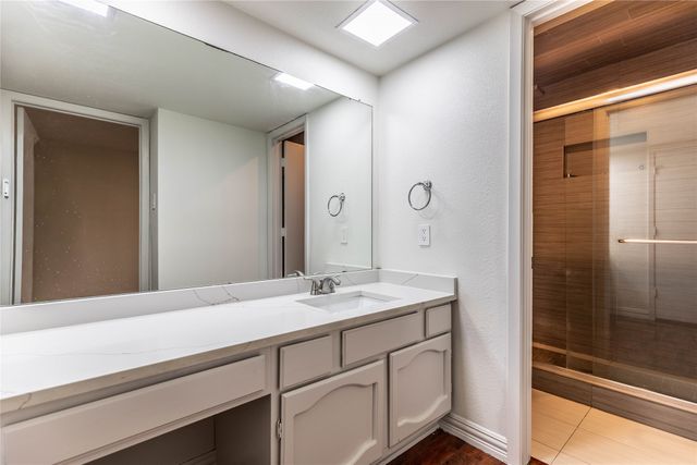 7031 Holly Hill Drive 10, Dallas, TX 75231