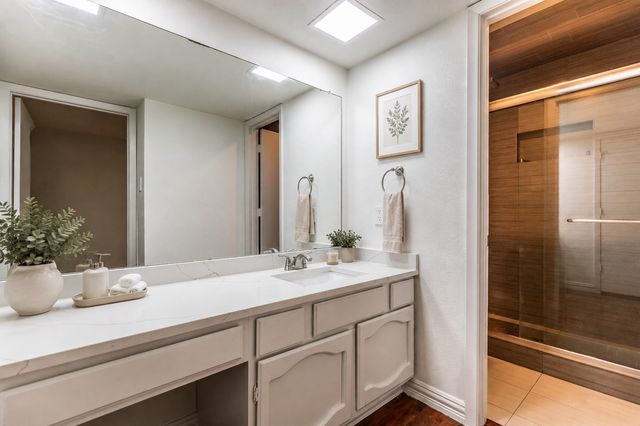 7031 Holly Hill Drive 10, Dallas, TX 75231