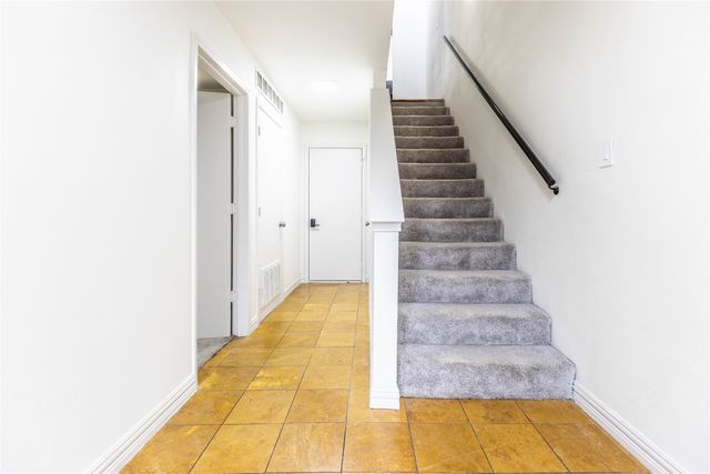 7031 Holly Hill Drive 10, Dallas, TX 75231