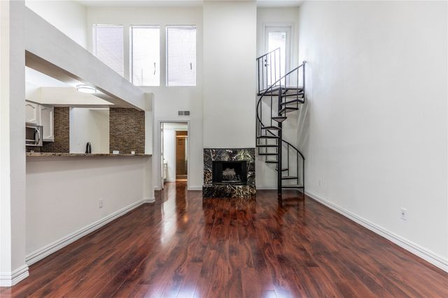 7031 Holly Hill Drive 10, Dallas, TX 75231