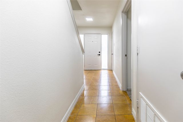 7031 Holly Hill Drive 10, Dallas, TX 75231