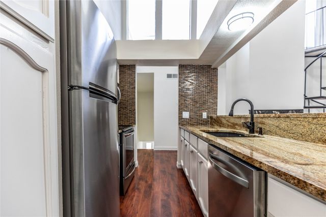 7031 Holly Hill Drive 10, Dallas, TX 75231