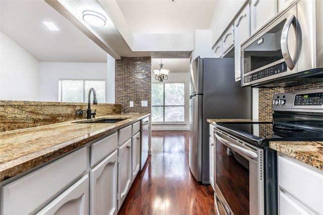 7031 Holly Hill Drive 10, Dallas, TX 75231