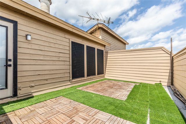 7031 Holly Hill Drive 10, Dallas, TX 75231