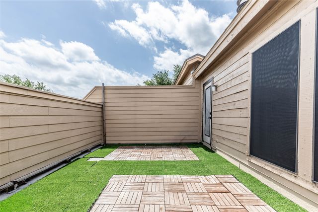 7031 Holly Hill Drive 10, Dallas, TX 75231