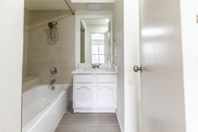 7031 Holly Hill Drive 10, Dallas, TX 75231