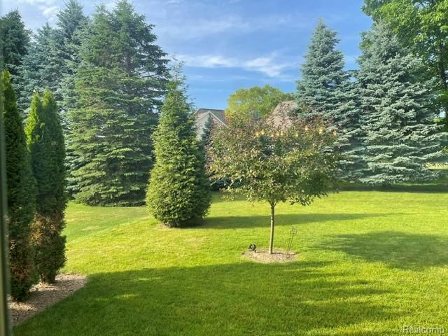 5827 Woodfield Parkway, Grand Blanc, MI 48439