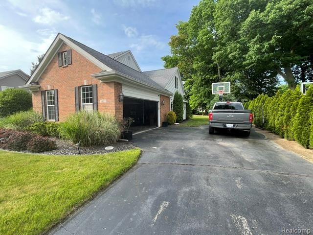 5827 Woodfield Parkway, Grand Blanc, MI 48439