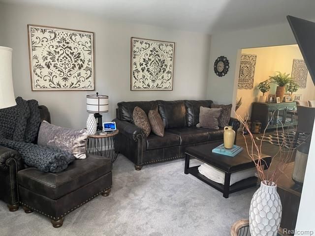 5827 Woodfield Parkway, Grand Blanc, MI 48439