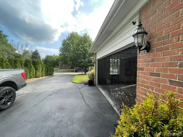 5827 Woodfield Parkway, Grand Blanc, MI 48439