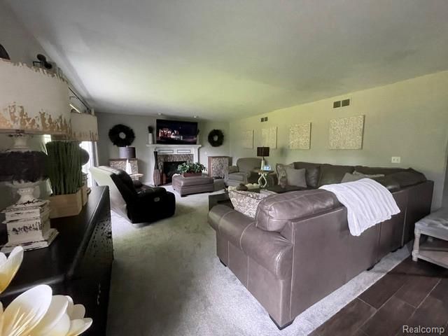 5827 Woodfield Parkway, Grand Blanc, MI 48439