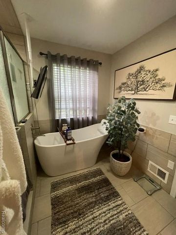 5827 Woodfield Parkway, Grand Blanc, MI 48439