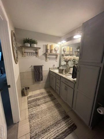 5827 Woodfield Parkway, Grand Blanc, MI 48439