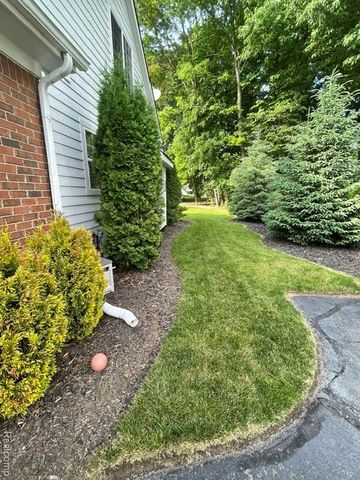 5827 Woodfield Parkway, Grand Blanc, MI 48439