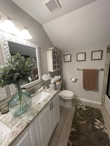 5827 Woodfield Parkway, Grand Blanc, MI 48439