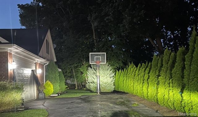5827 Woodfield Parkway, Grand Blanc, MI 48439