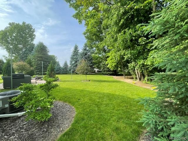5827 Woodfield Parkway, Grand Blanc, MI 48439