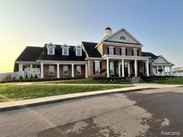 5827 Woodfield Parkway, Grand Blanc, MI 48439