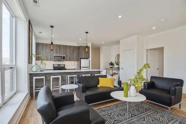 2803 W Henderson Street 306, Chicago, IL 60618