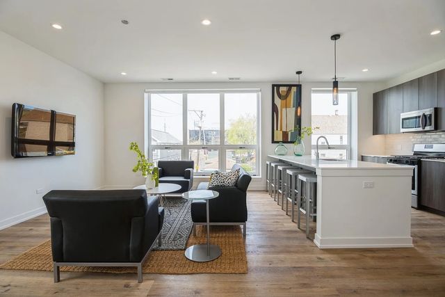 2803 W Henderson Street 306, Chicago, IL 60618