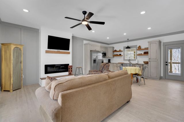 555 Ghea Rd, Normandy, TN 37360