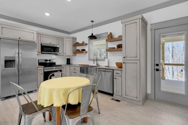 555 Ghea Rd, Normandy, TN 37360