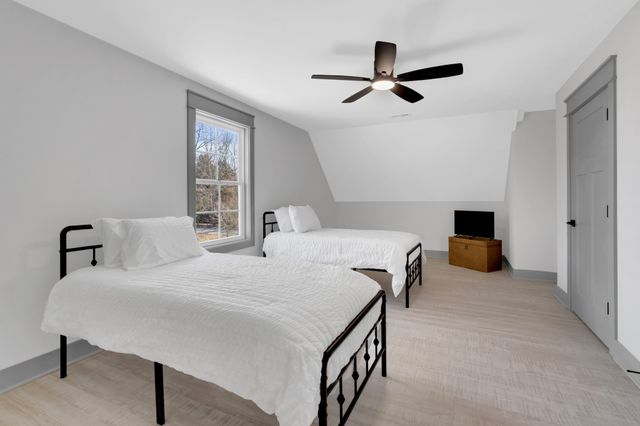 555 Ghea Rd, Normandy, TN 37360