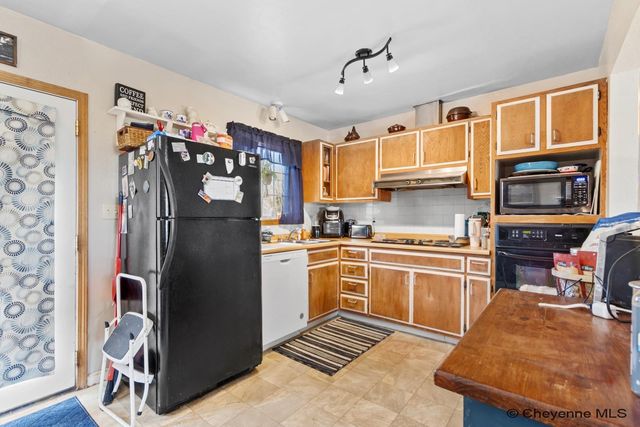 1004 DOWNEY ST, Laramie, WY 82072
