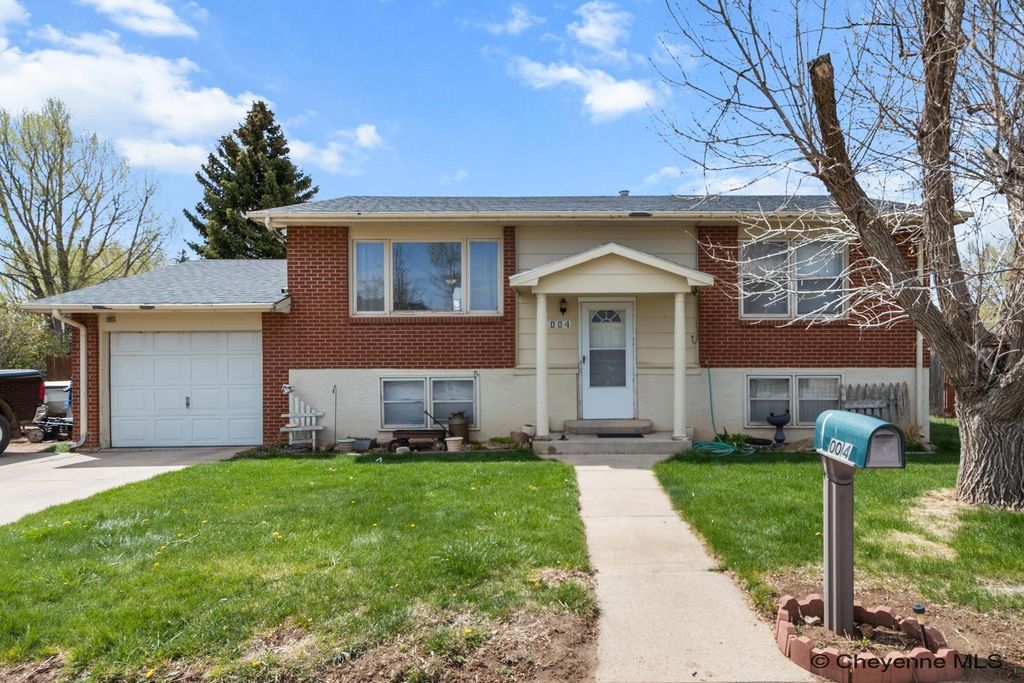 1004 DOWNEY ST, Laramie, WY 82072
