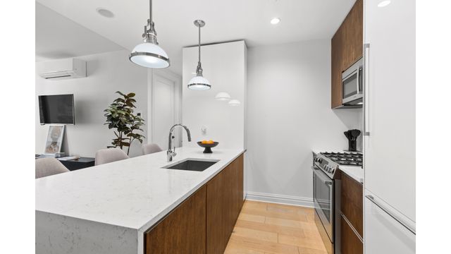 127 W 112th St Apt 2A, New York City, NY 10026