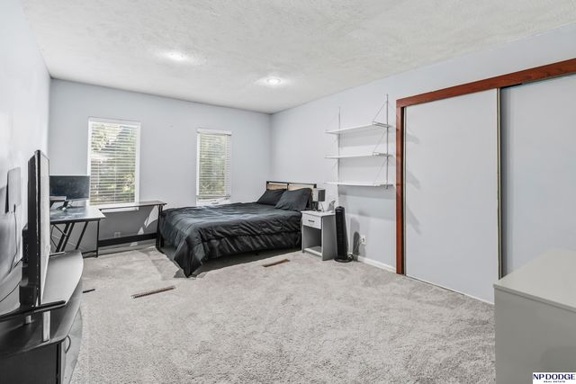 1514 S 91st Avenue, Omaha, NE 68124