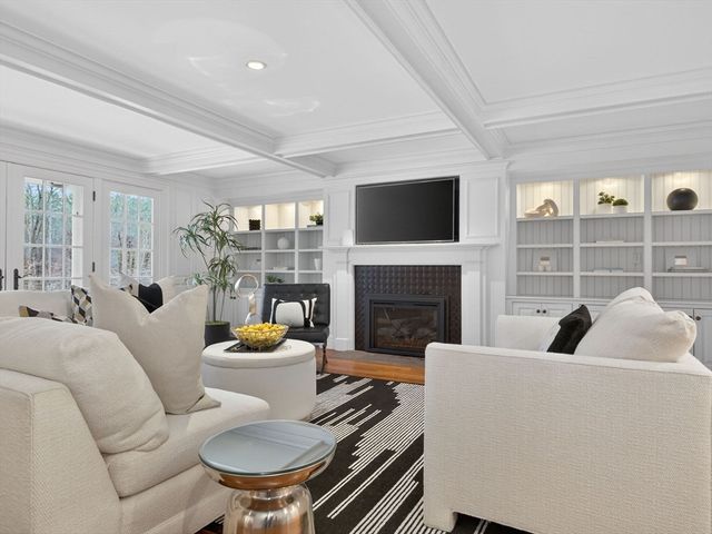 12 Winding River Cir, Wellesley, MA 02482