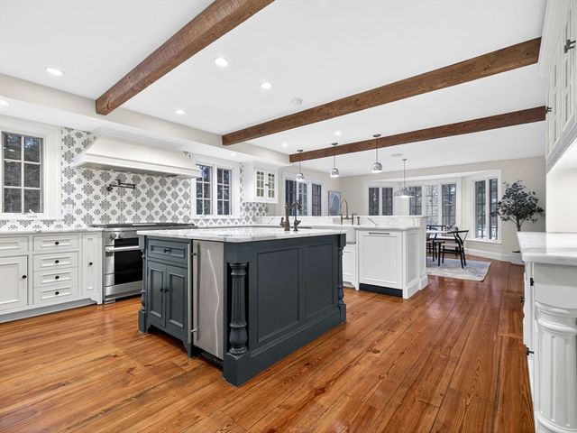 12 Winding River Cir, Wellesley, MA 02482