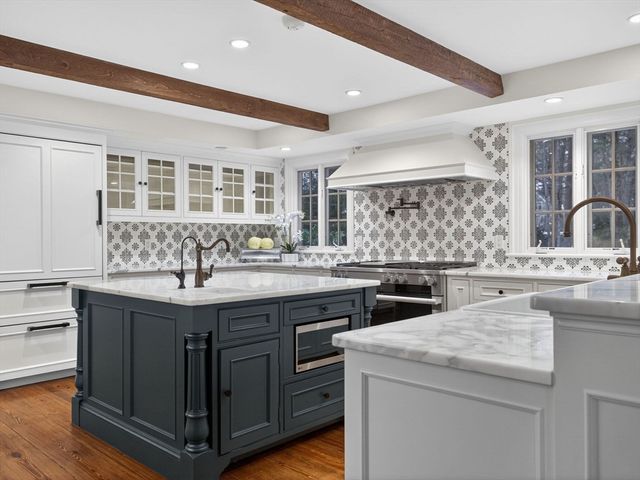 12 Winding River Cir, Wellesley, MA 02482